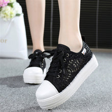 Cargar imagen en el visor de la galería, Size 35-42 Hollow Floral Women Chunky Sneakers Platform Casual Canvas Shoes Women Lace Summer Black White Shoes Woman Fashion